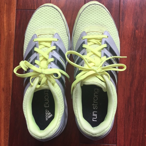 ADIDAS Women’s Run Strong Sneakers Size 8 - Picture 5 of 15